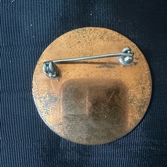 Vintage Enamel Pin - Picture 2 of 3